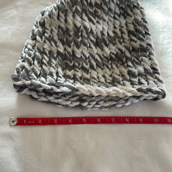 NWT - Hand-knitted hat - Picture 4 of 7
